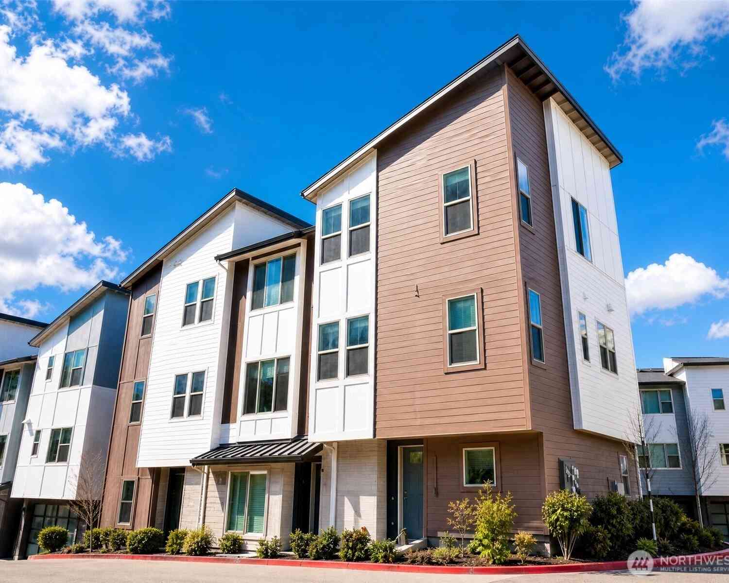 Condo For Sale - 13657 SE 67th Lane<br/> Newcastle, WA 98059