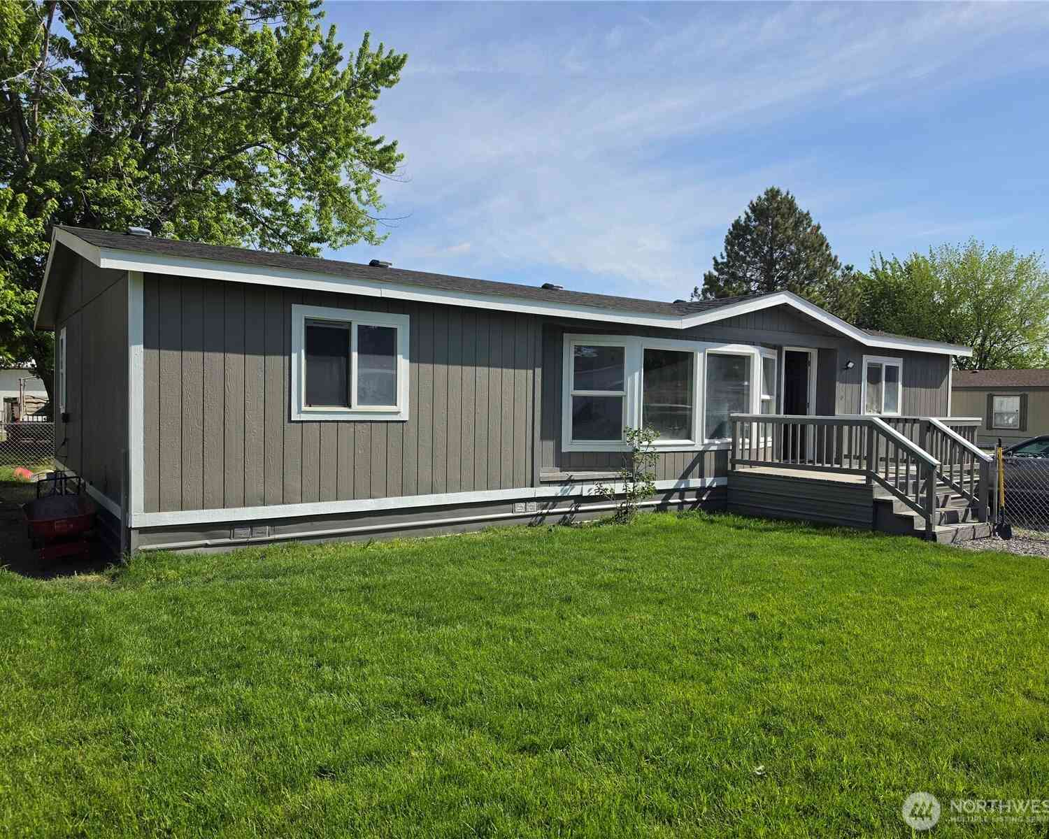 Mobile Home For Sale - 6750 Desert View Drive<br/> Benton County, West Richland, WA 99353