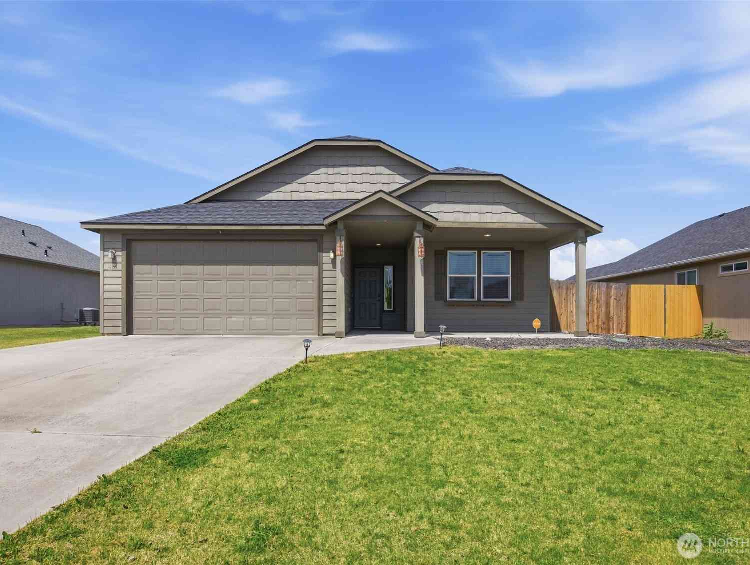 Homes For Sale - 425 S Trillium Way<br/> Grant County, Moses Lake, WA 98837