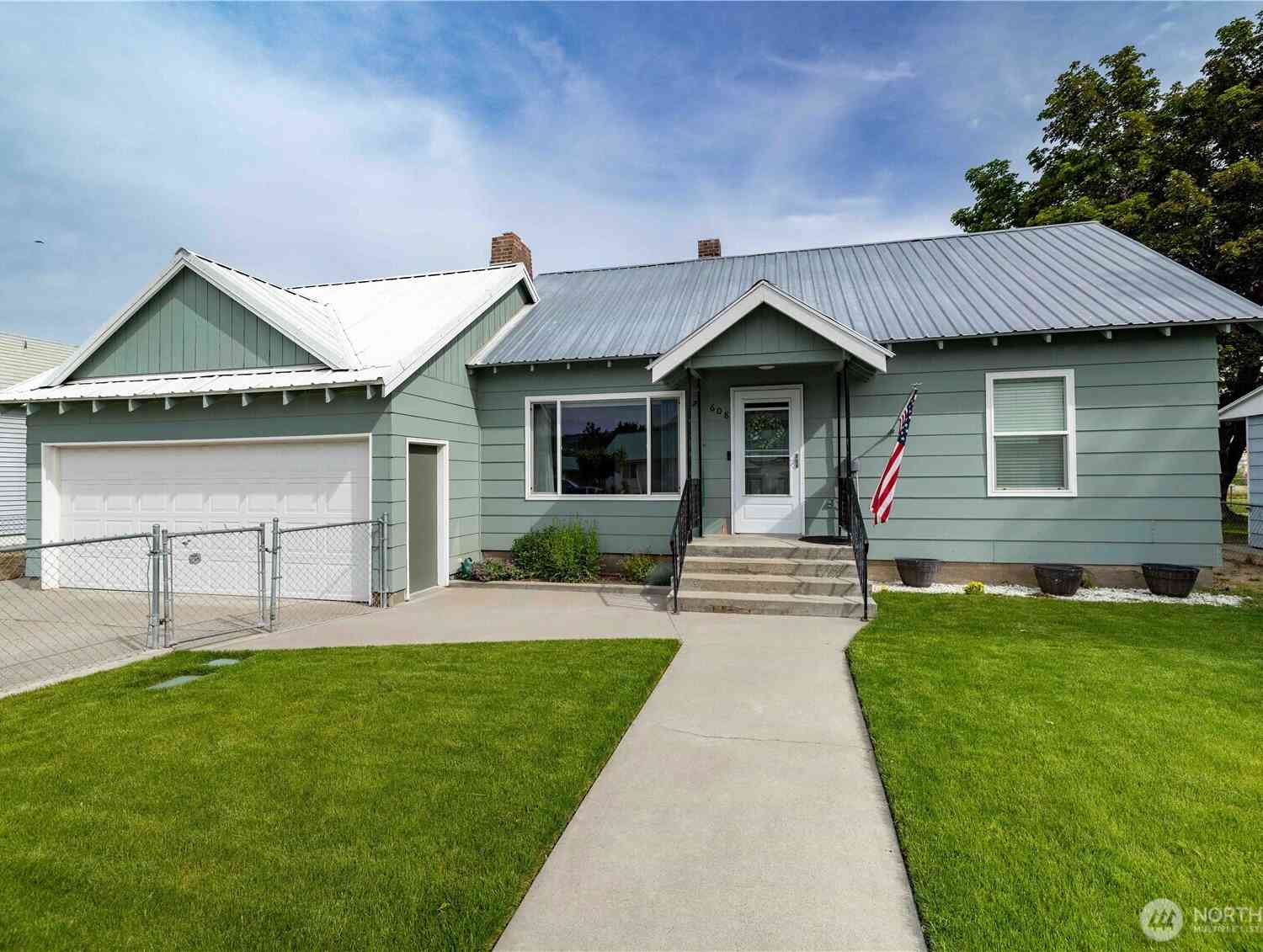 Homes For Sale - 608 W Hanson Ave.<br/> Brewster, WA 98812