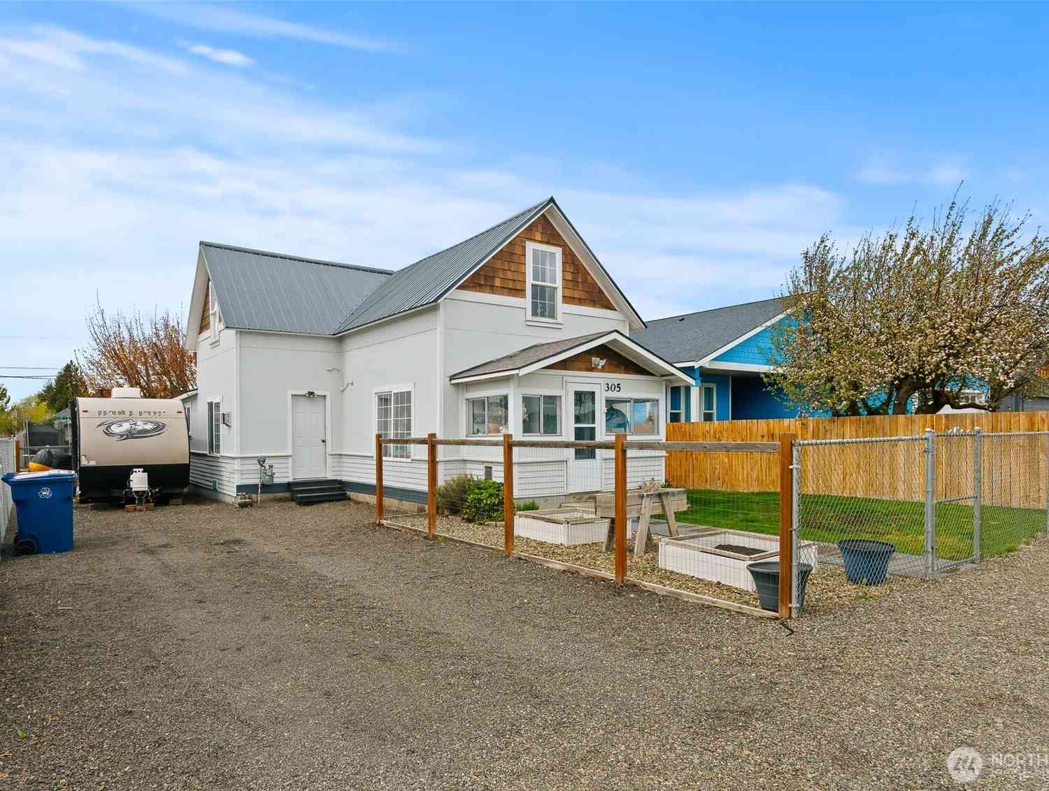 Homes For Sale - 305 N Clark Street<br/> Kittitas, WA 98934
