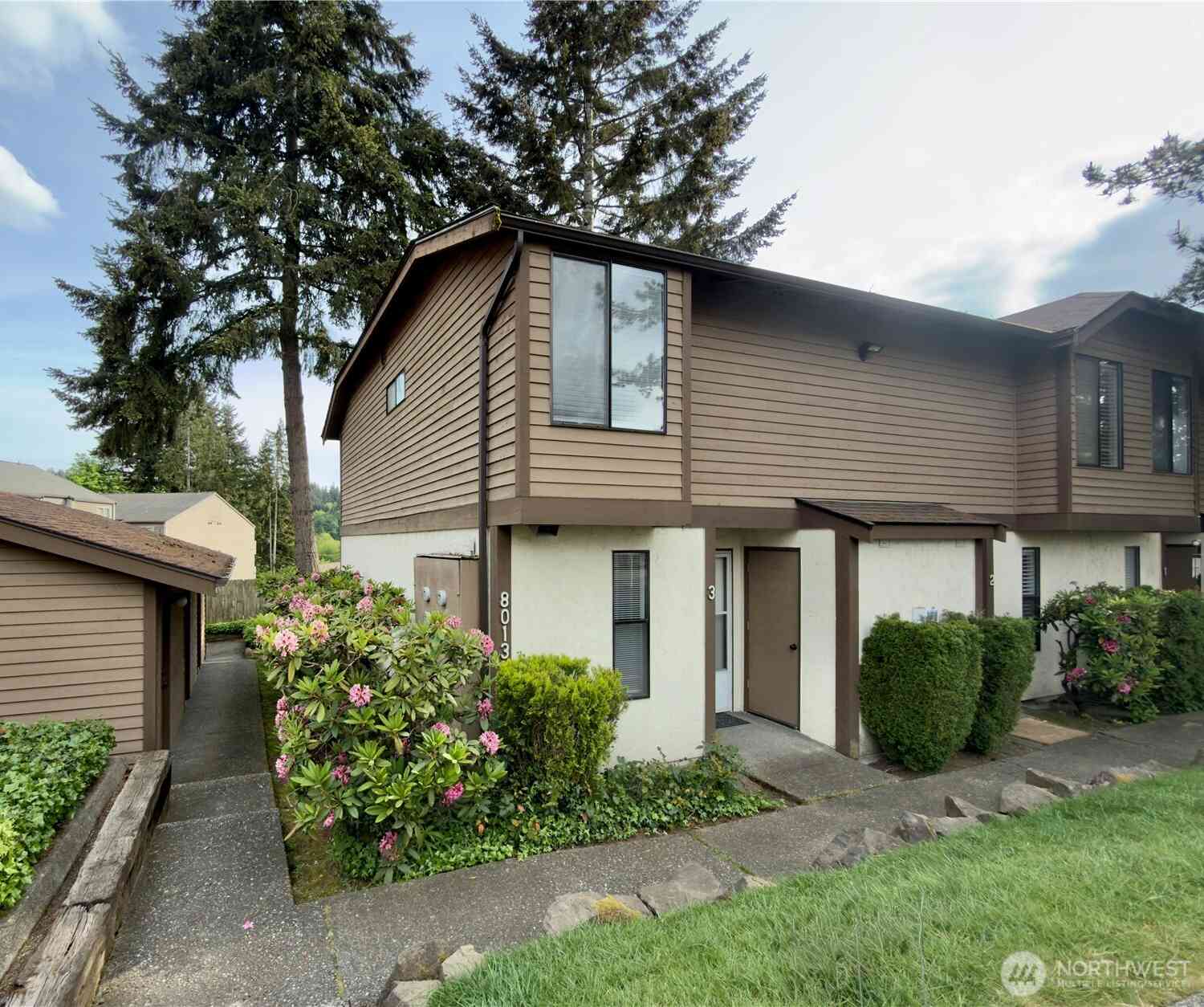 Condo For Sale - 8013 NE 177th Court #403<br/> Kenmore, WA 98028