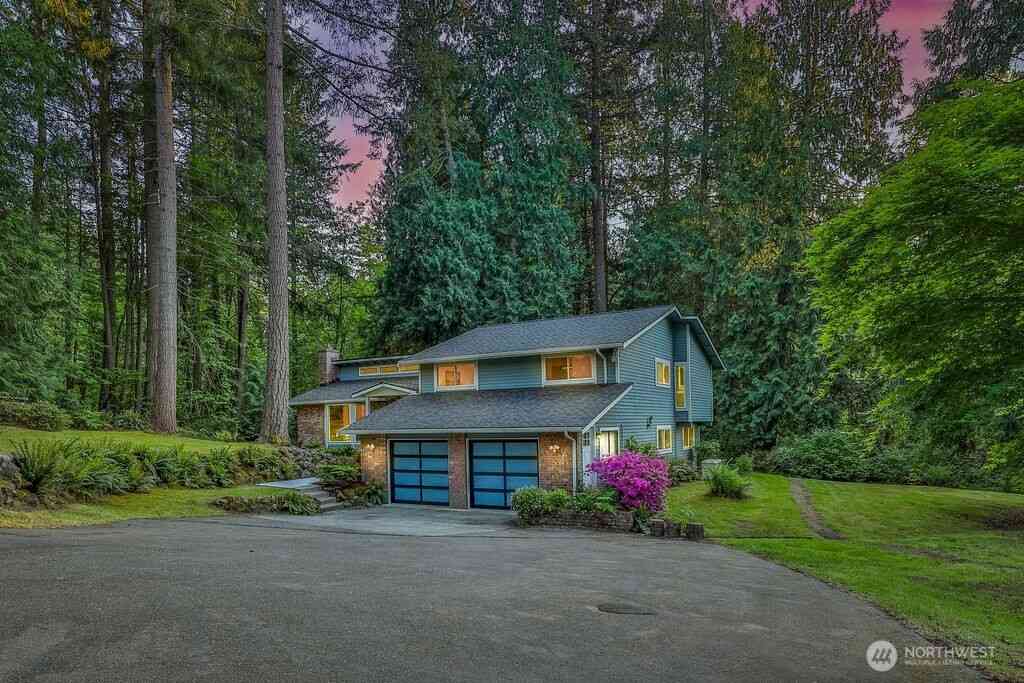 Homes For Sale - 3733 221st Avenue<br/> Sammamish, WA 98075