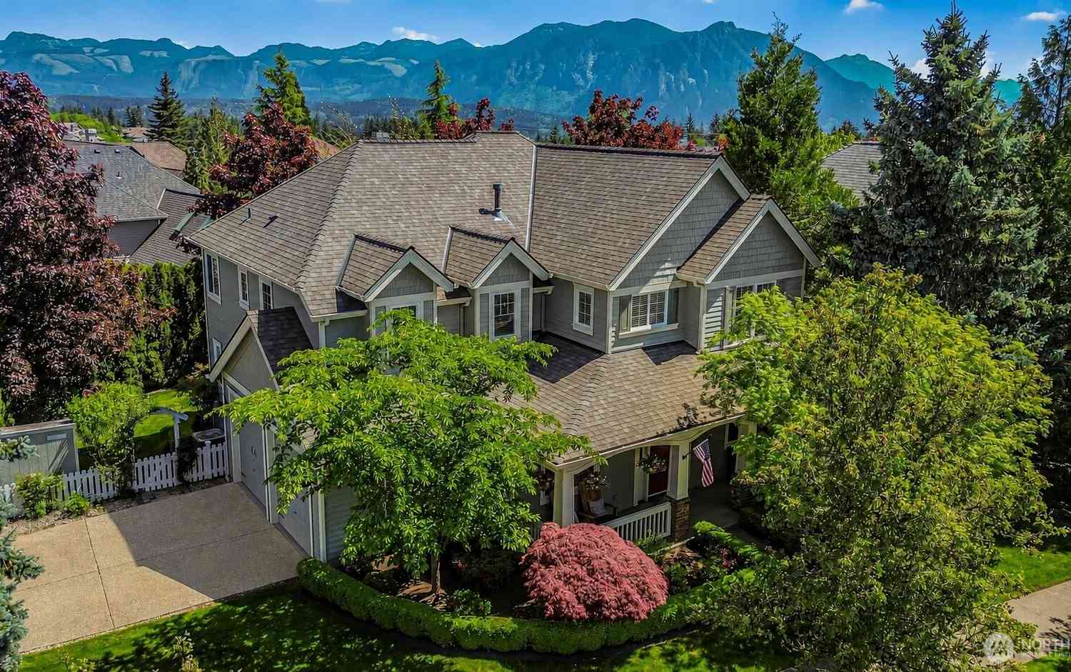 Homes For Sale - 7124 Chanticleer Avenue<br/> Snoqualmie, WA 98065