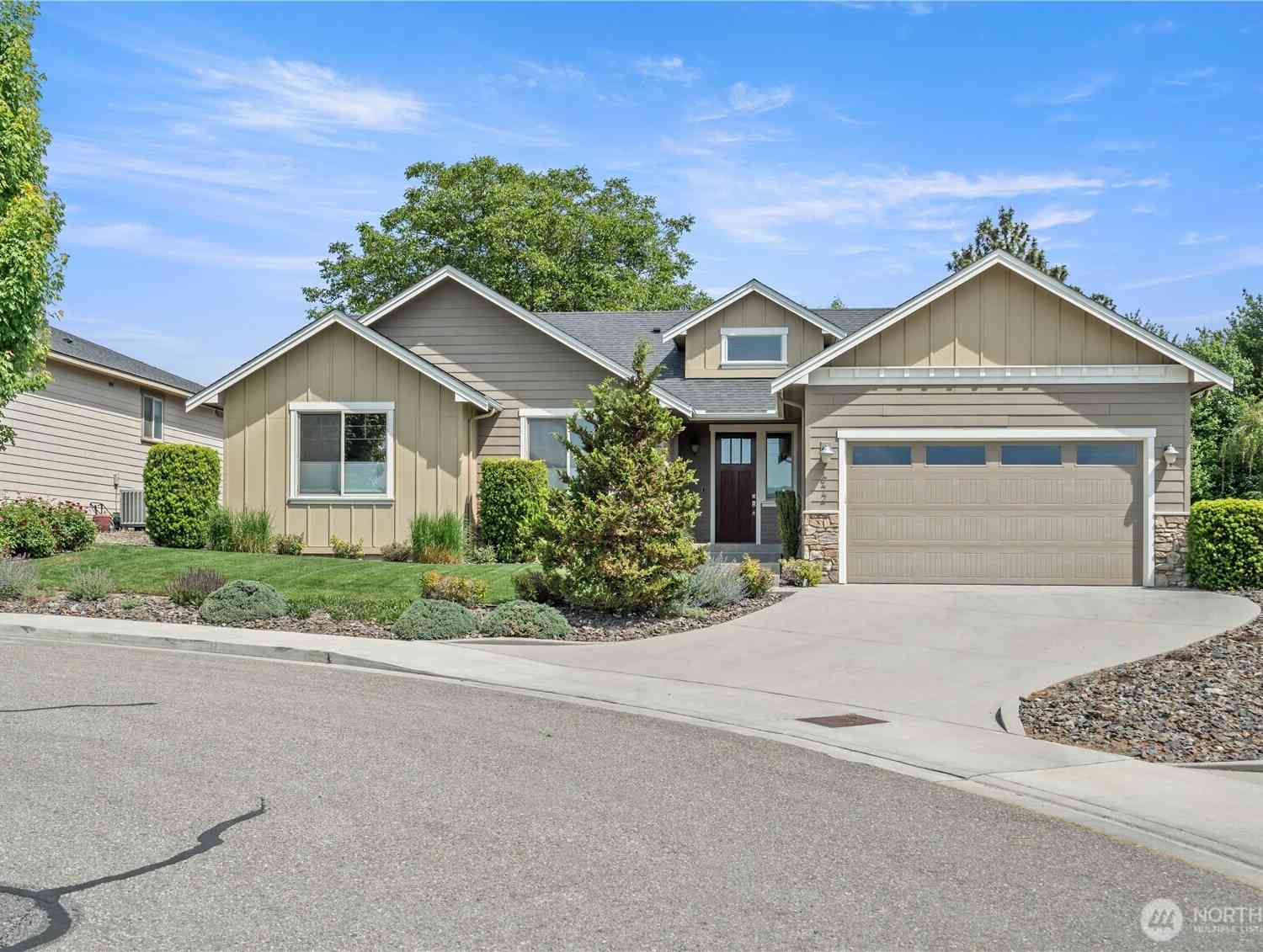 Homes For Sale - 1972 Legacy Place<br/> East Wenatchee, WA 98802