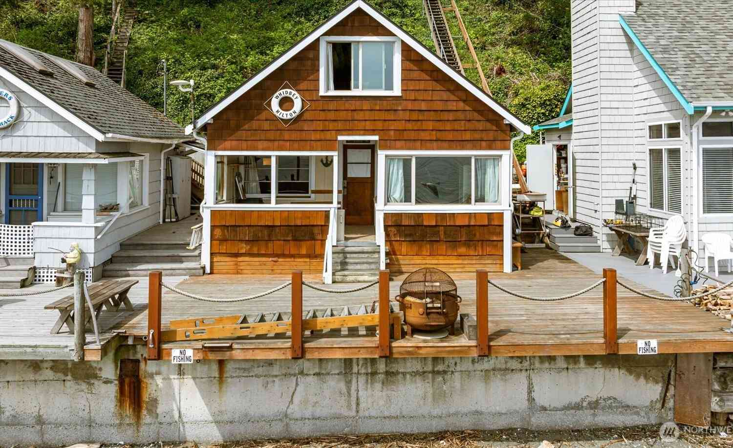 Homes For Sale - 8339 Franklin Road<br/> Clinton, WA 98236