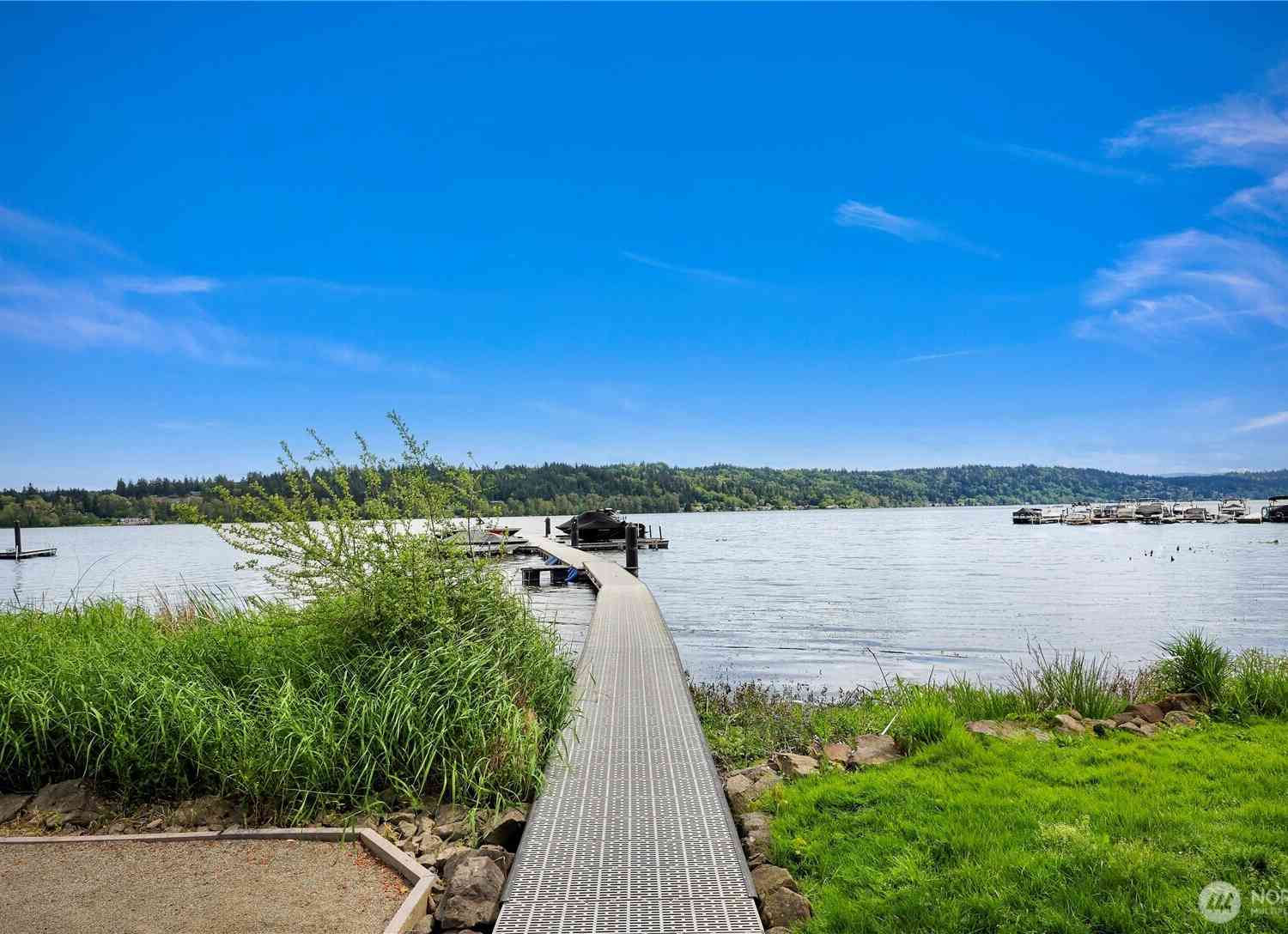 Condo For Sale - 4050 W Lake Sammamish Parkway #2<br/> Redmond, WA 98052