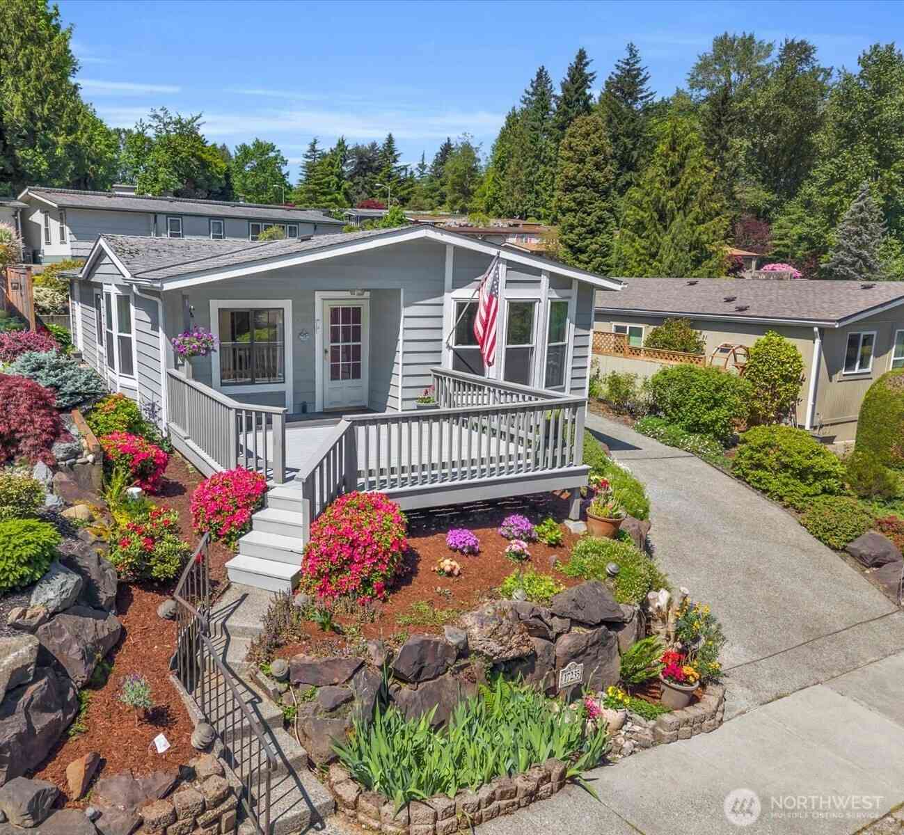 Mobile Home For Sale - 17235 119th Avenue<br/> Bothell, WA 98011