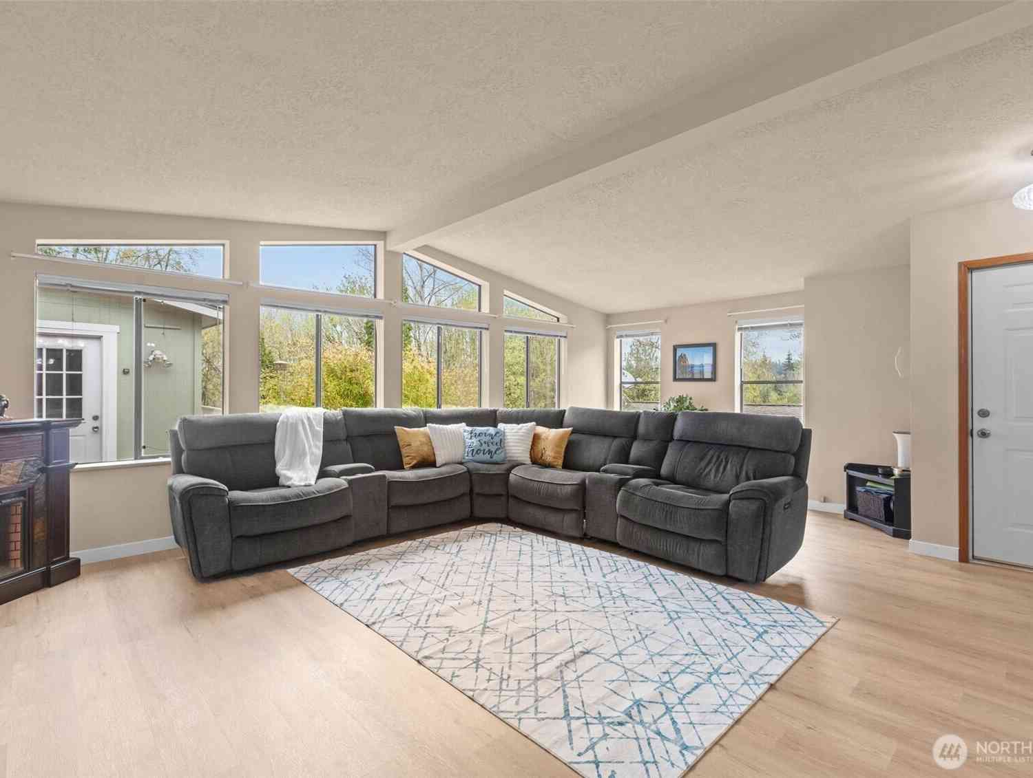 Mobile Home For Sale - 17373 Woodcrest Drive<br/> Bothell, WA 98011