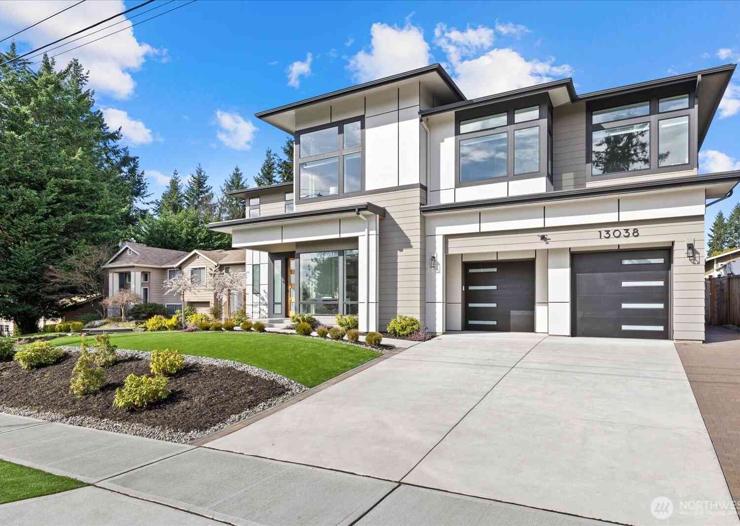 Homes For Sale - 13038 NE 102nd Place<br/> Kirkland, WA 98033