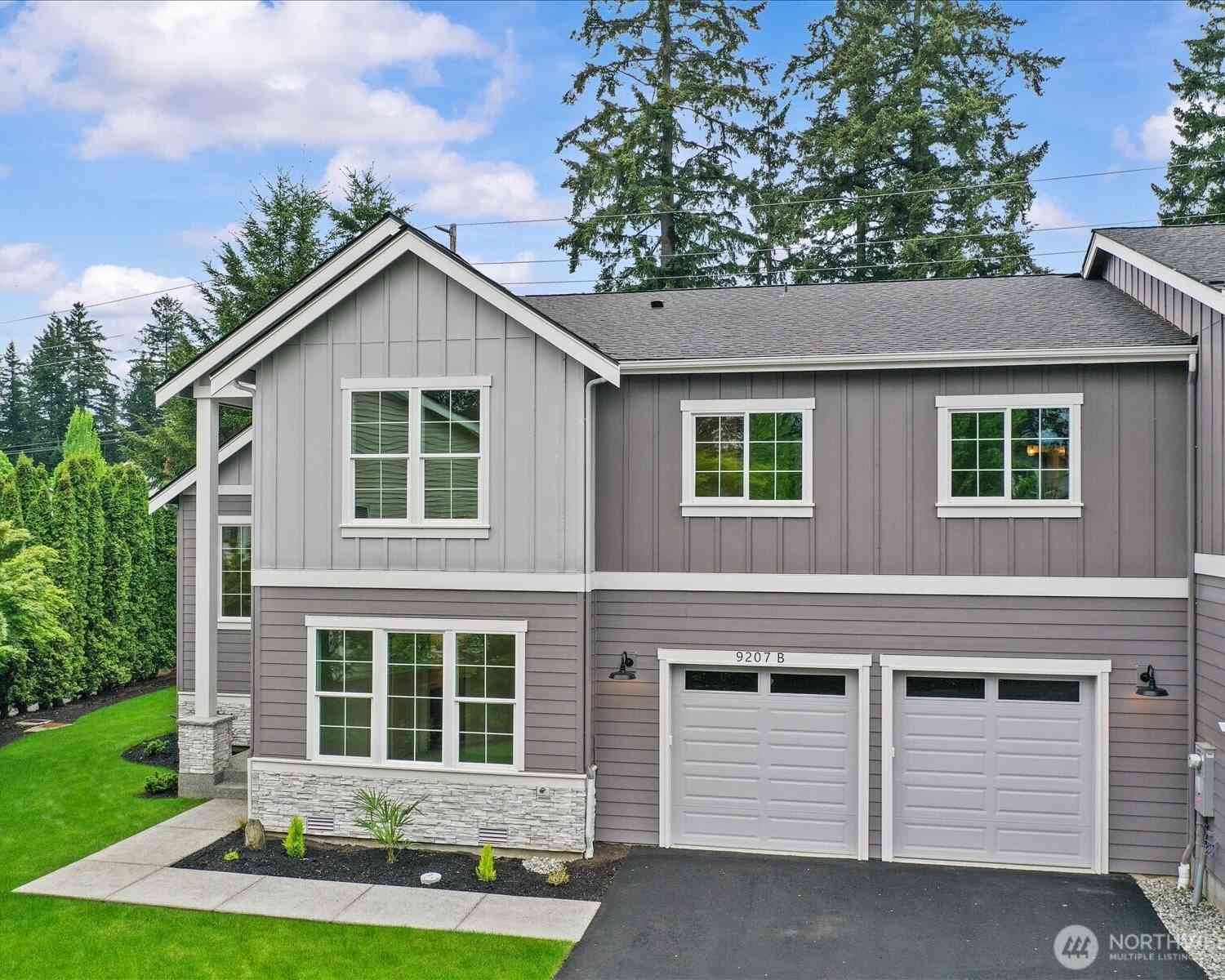 Condo For Sale - 9207 NE 175th Street #B<br/> Bothell, WA 98011
