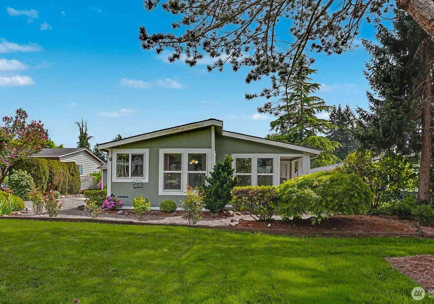Mobile Home For Sale - 905 243rd Street<br/> Bothell, WA 98021