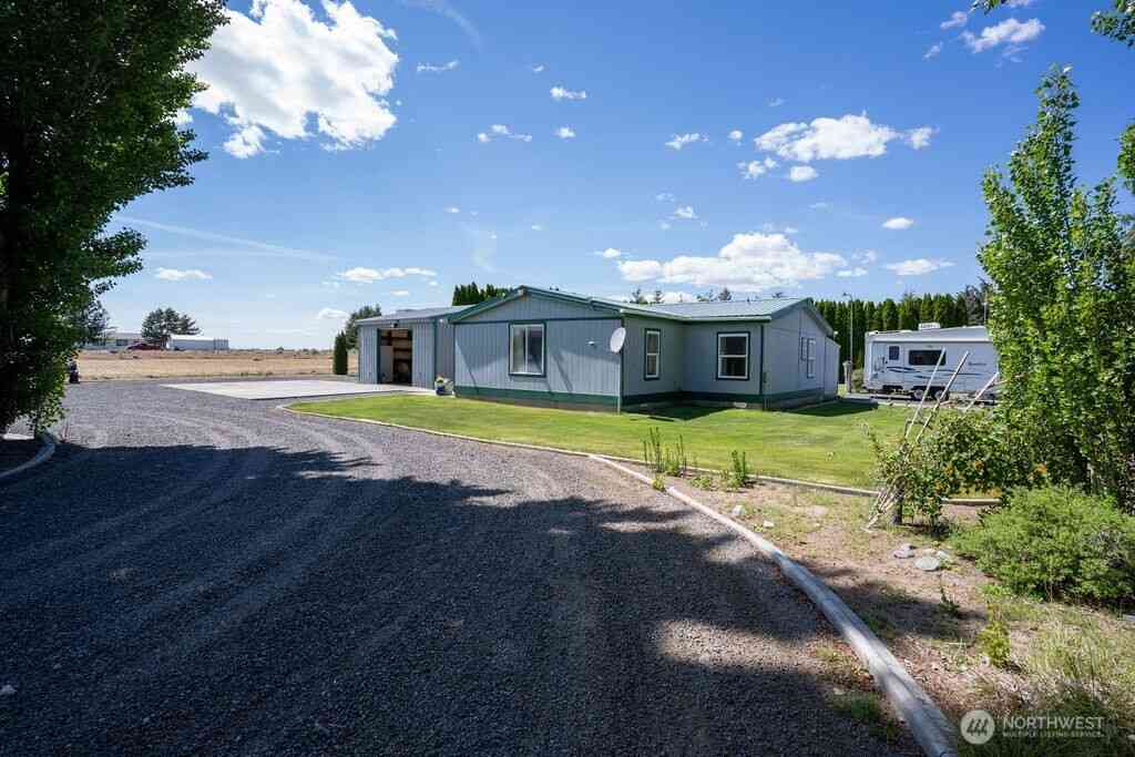 Mobile Home For Sale - 7826 Bouldercrest Road<br/> Grant County, Moses Lake, WA 98837