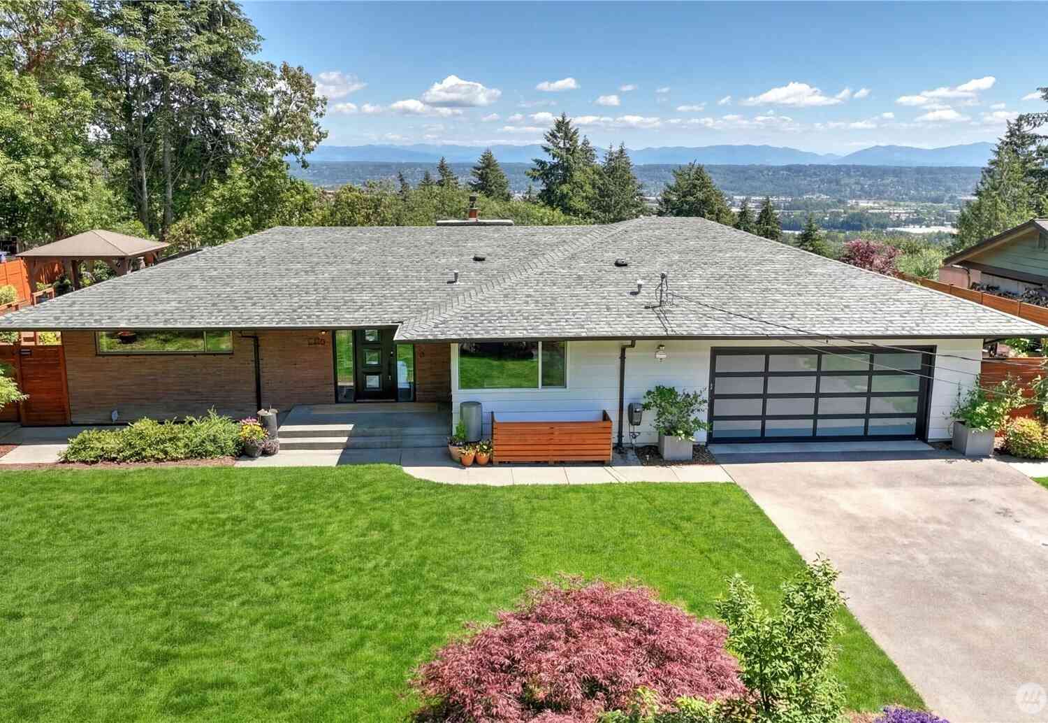 Homes For Sale - 22010 34th Avenue<br/> SeaTac, WA 98198