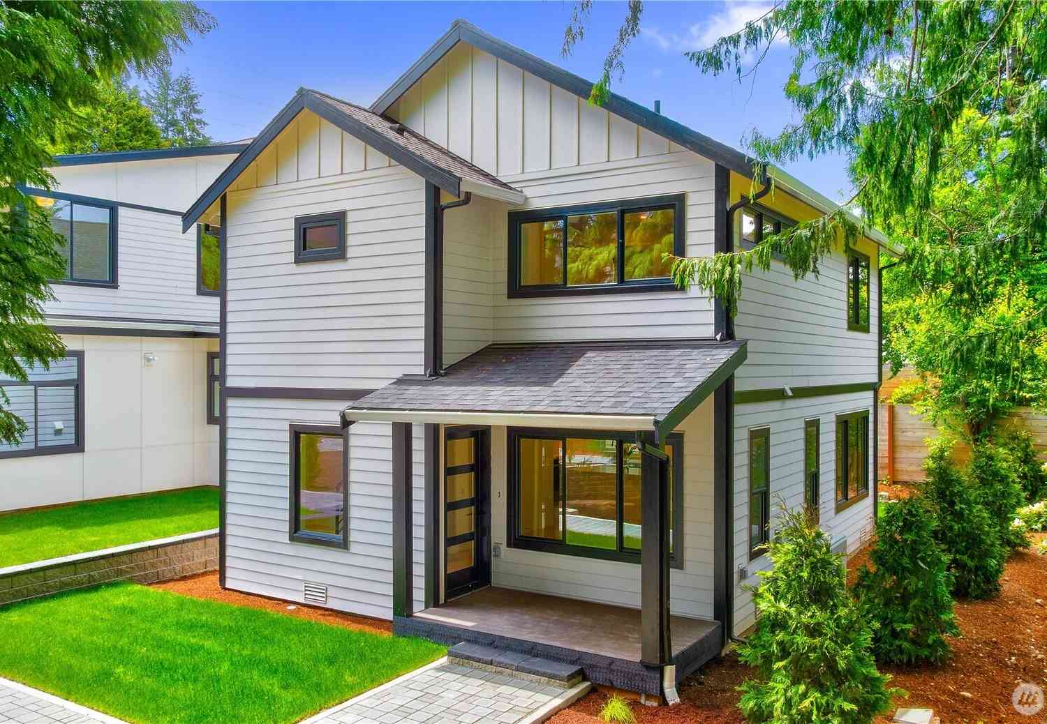 Condo For Sale - 12644 NE 80th Street<br/> Kirkland, WA 98033