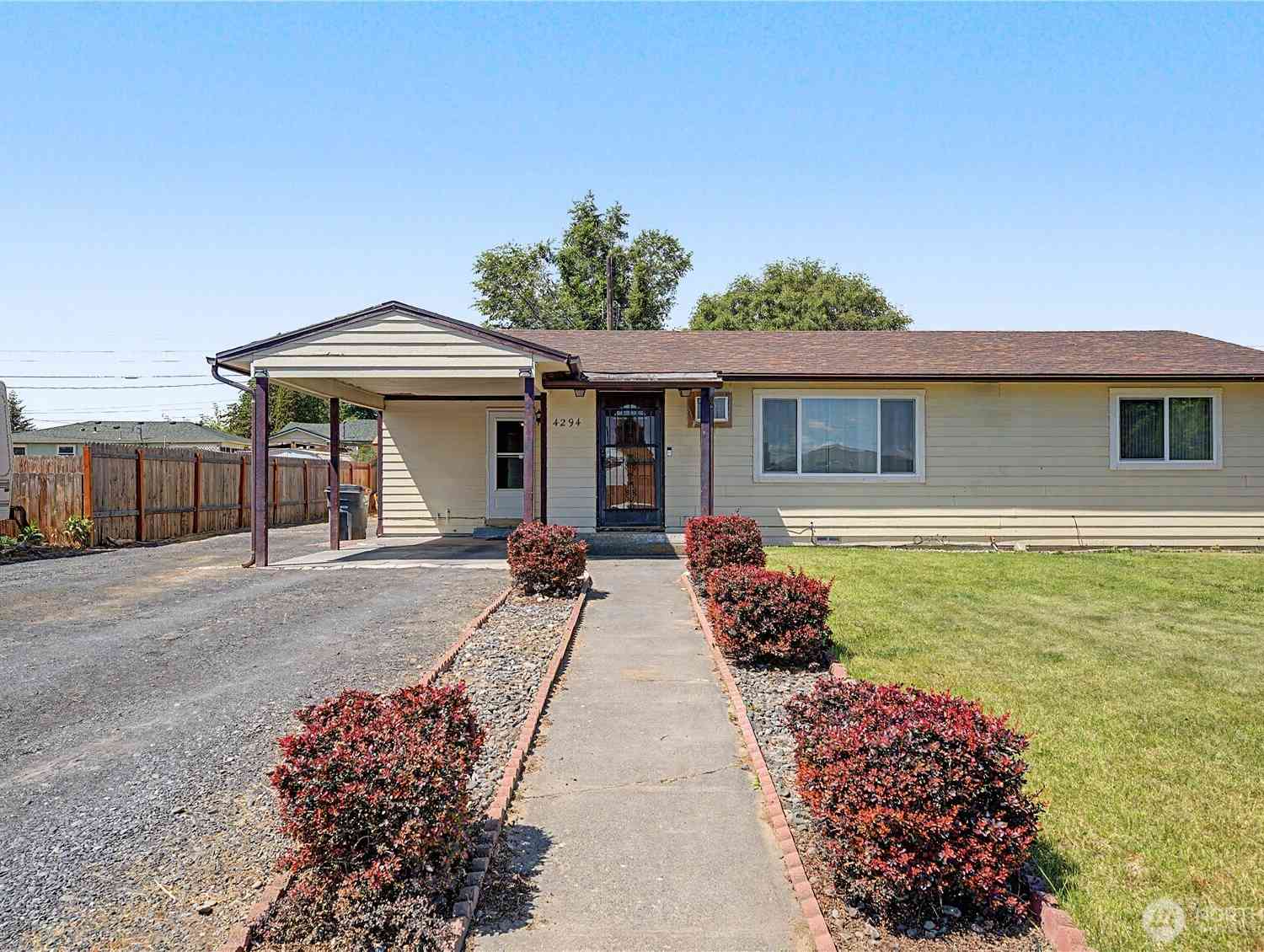 Homes For Sale - 4294 Joann Drive<br/> Grant County, Moses Lake, WA 98837