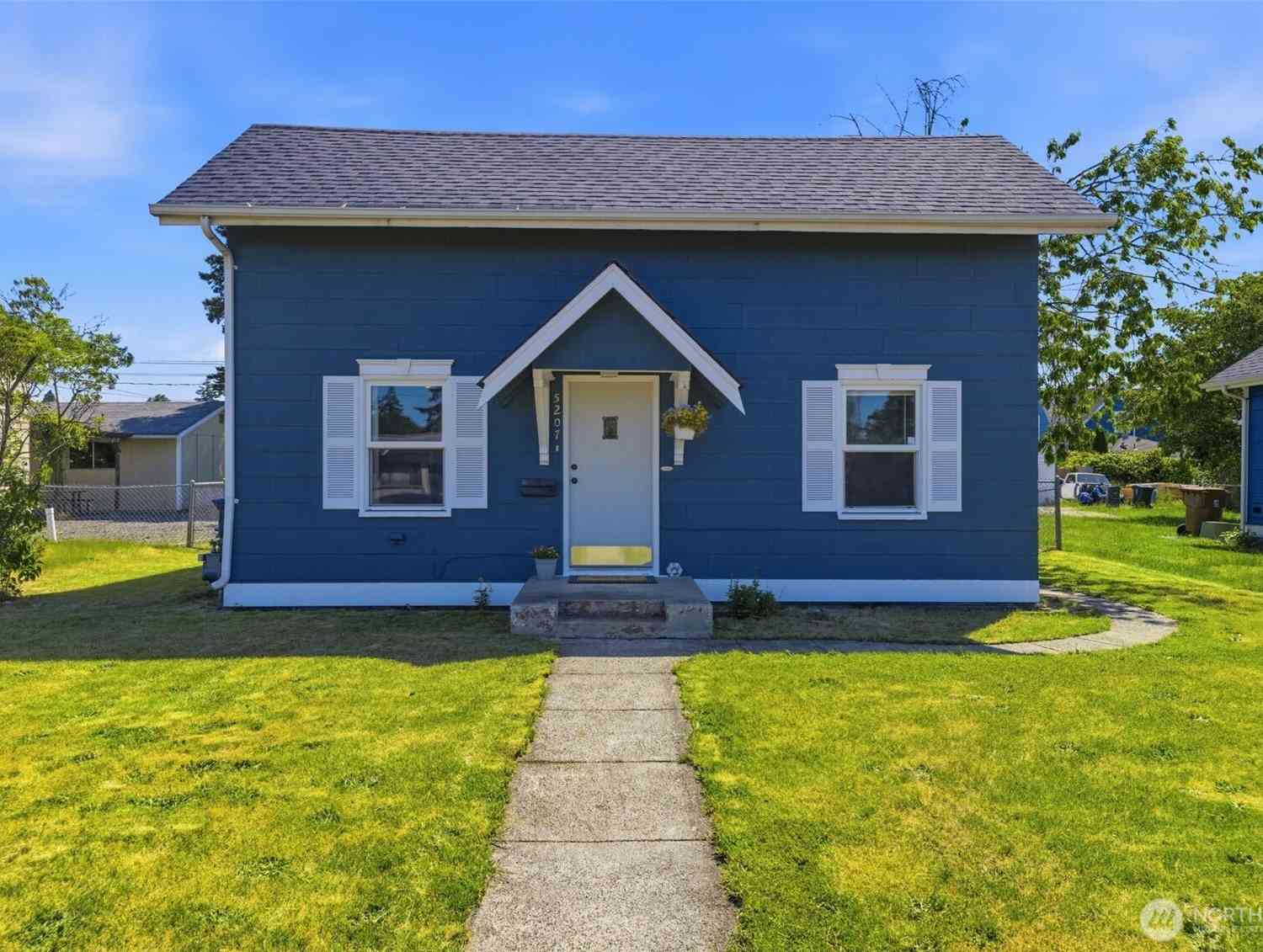Homes For Sale - 5207 S Oakes Street<br/> Tacoma, WA 98409