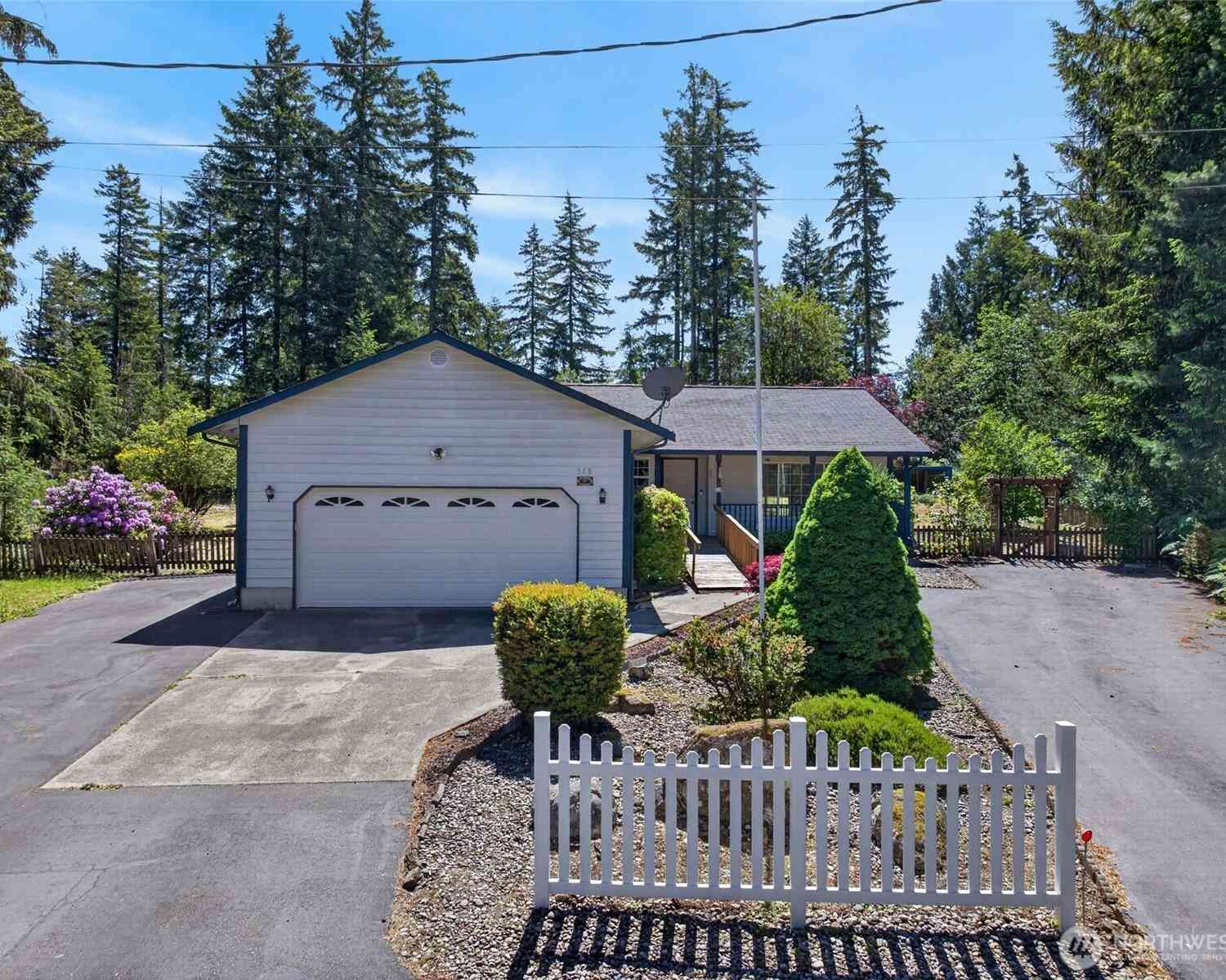 Homes For Sale - 51 E Lambeth Way<br/> Shelton, WA 98584