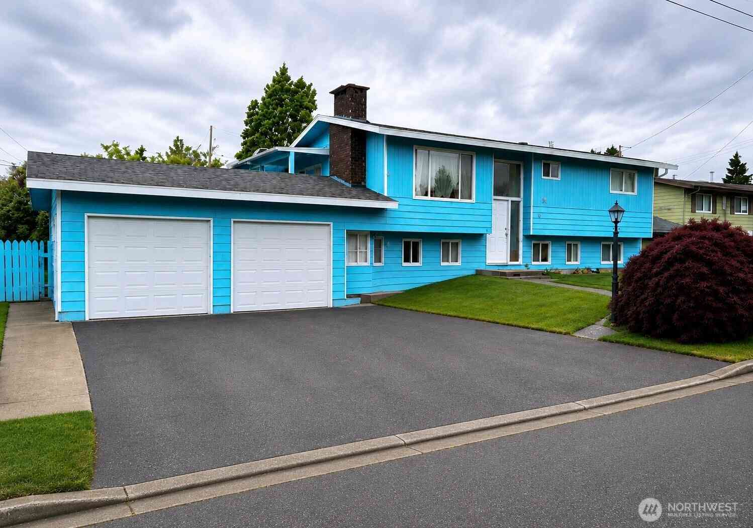 Homes For Sale - 15035 29th Avenue<br/> SeaTac, WA 98188