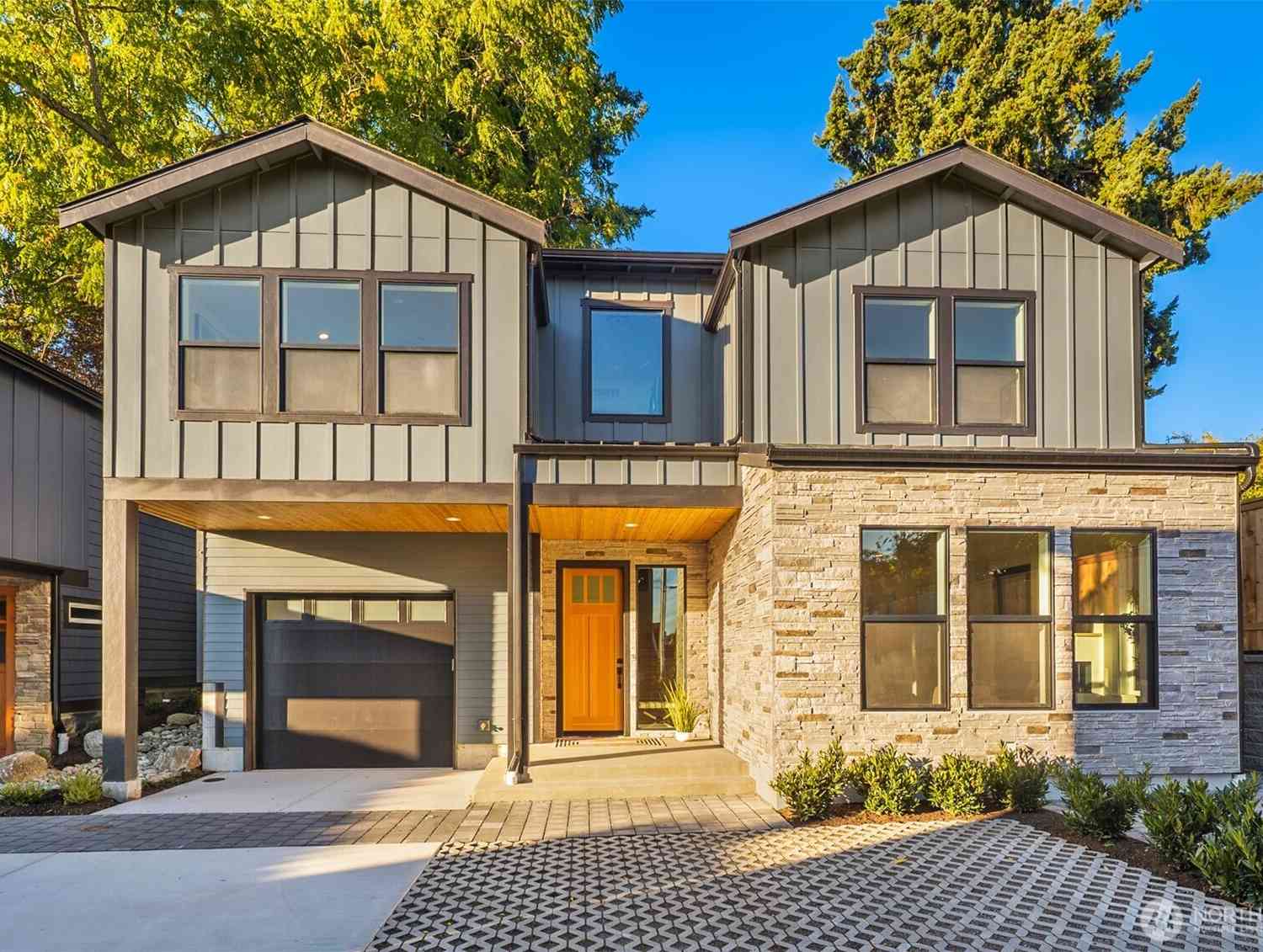 Condo For Sale - 636 11th Avenue<br/> Kirkland, WA 98033
