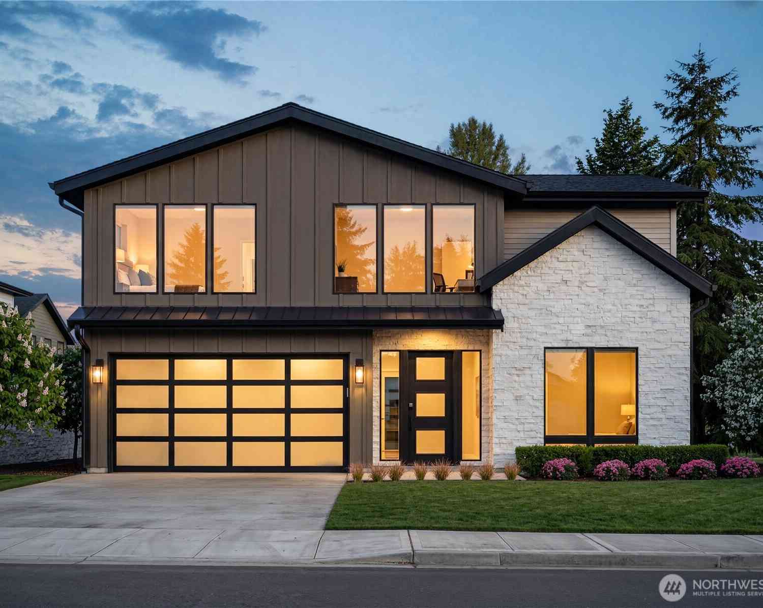 Homes For Sale - 621 13th Avenue<br/> Kirkland, WA 98033