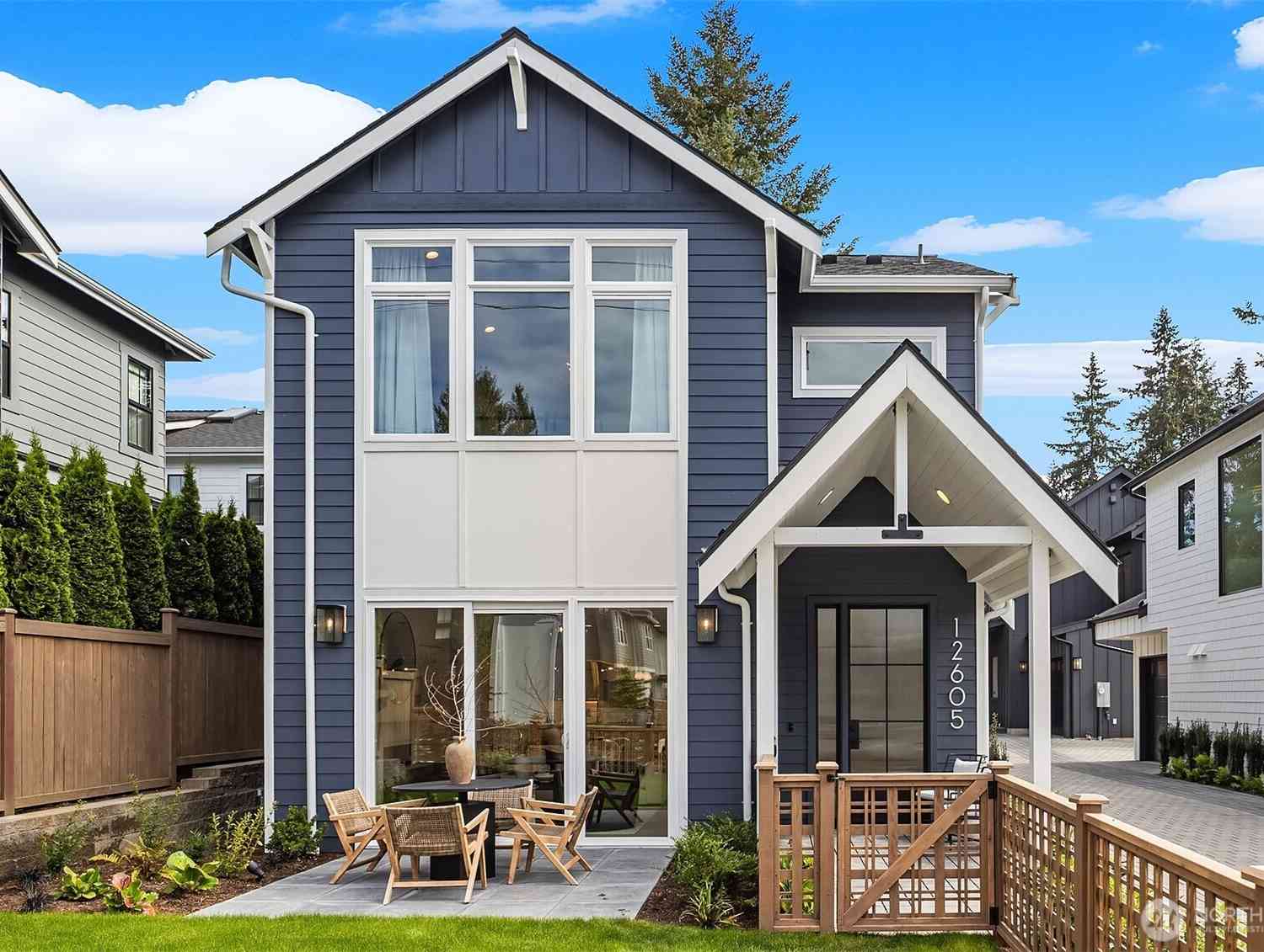 Condo For Sale - 12605 NE 80th Street<br/> Kirkland, WA 98033