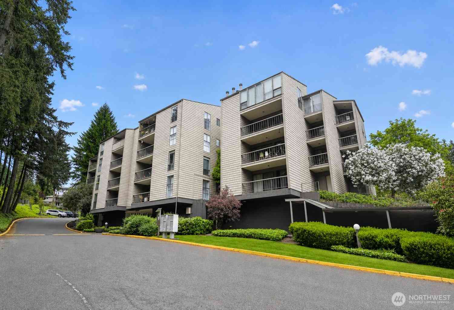 Condo For Sale - 13680 NE 69th Street #644<br/> Redmond, WA 98052