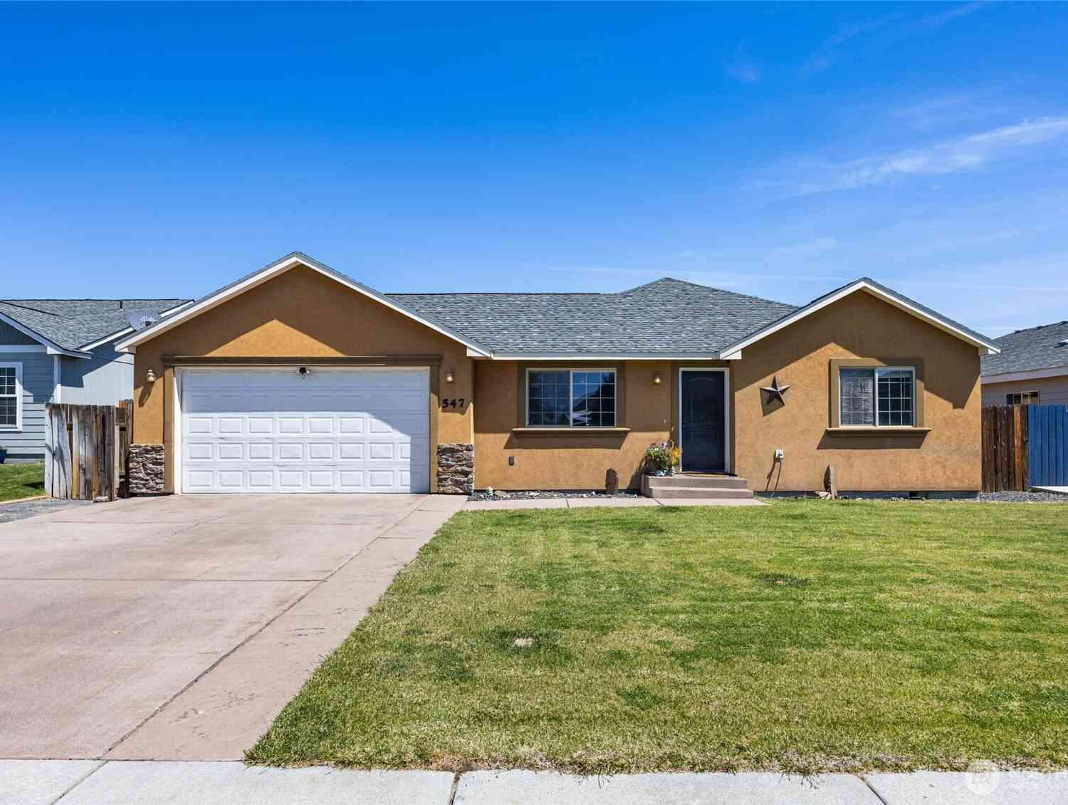 Homes For Sale - 547 S Bayside Street<br/> Grant County, Moses Lake, WA 98837