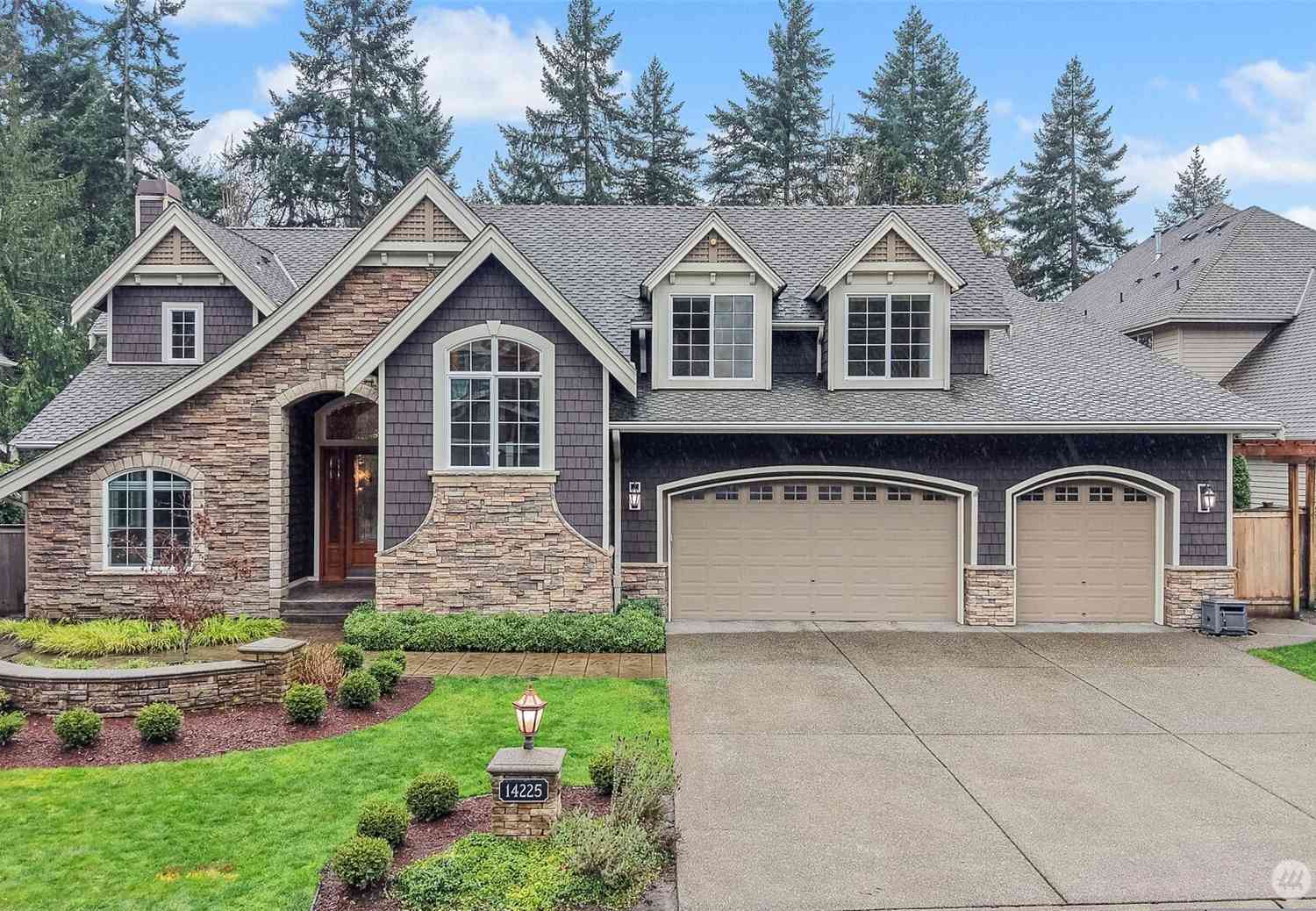 Homes For Sale - 14225 SE 87th Place<br/> Newcastle, WA 98059