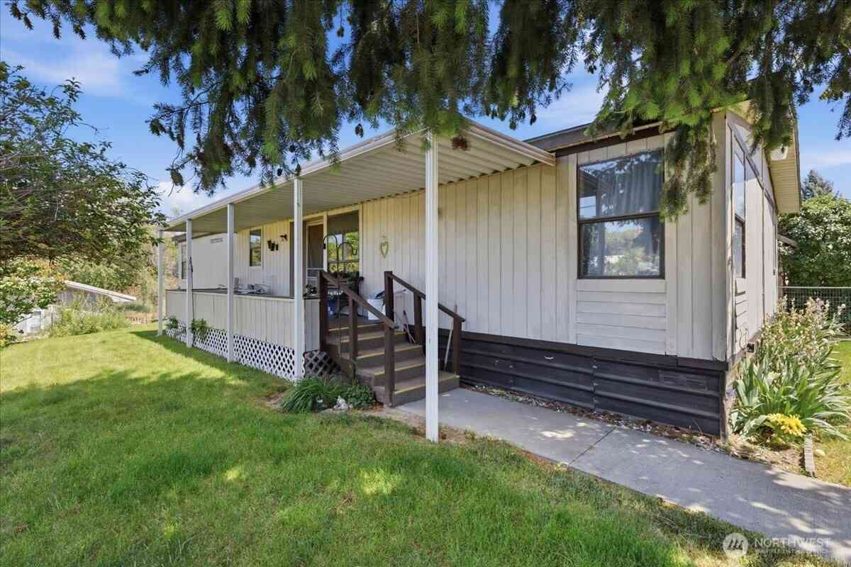 Mobile Home For Sale - 415 Sunny Drive<br/> Grant County, Electric City, WA 99123