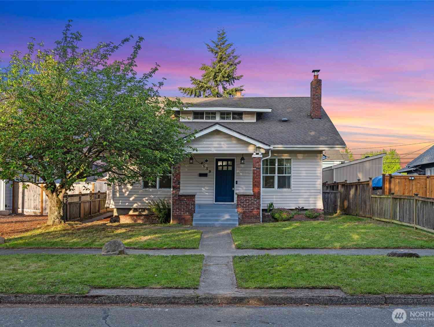 Homes For Sale - 4059 Tacoma Avenue<br/> Tacoma, WA 98418