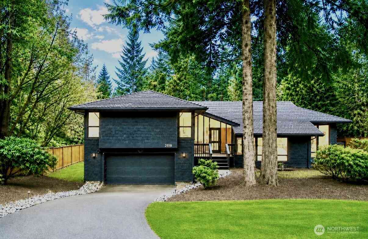 Homes For Sale - 2518 Sahalee Drive East<br/> Sammamish, WA 98074