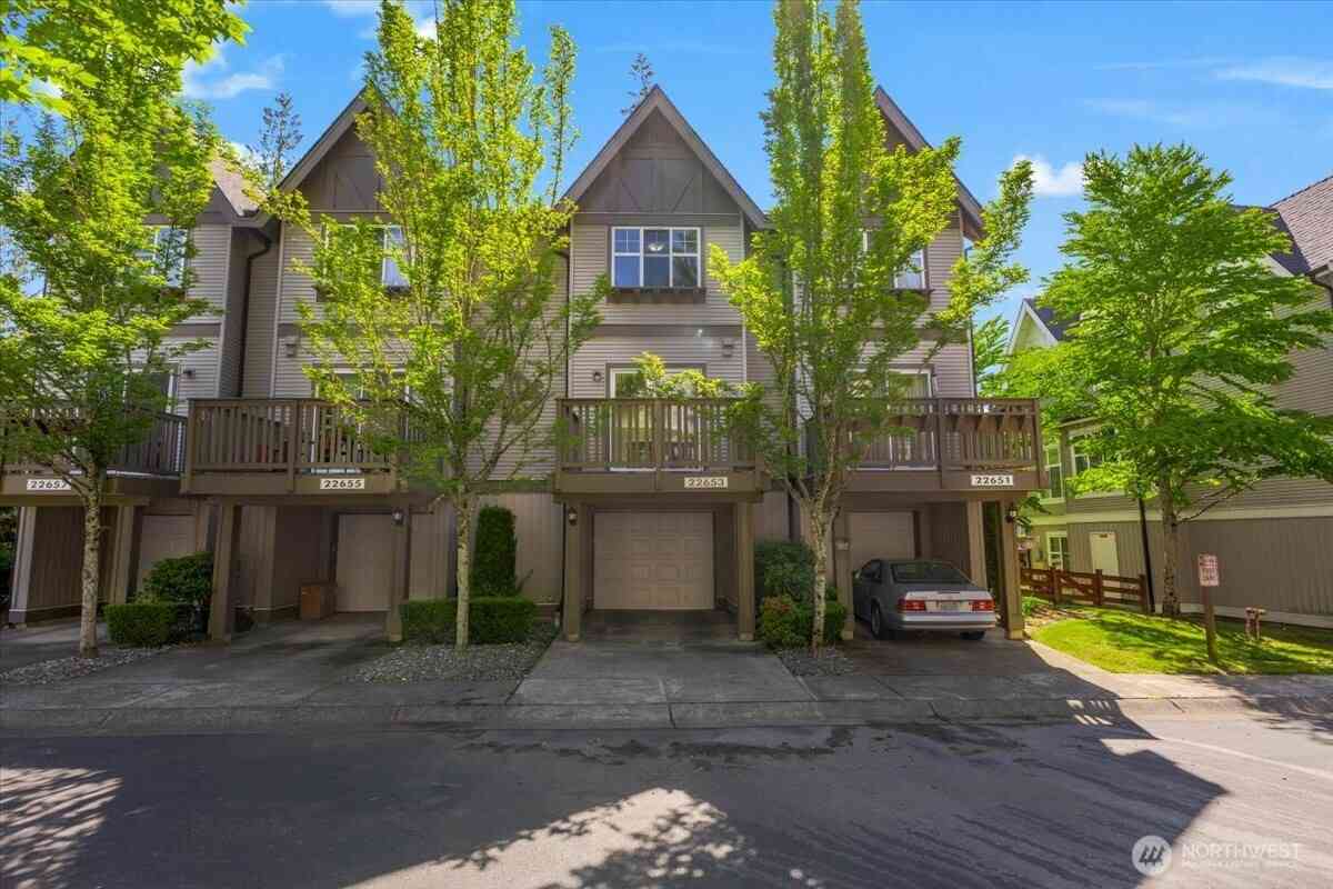 Condo For Sale - 22653 Alder Crest Lane<br/> Redmond, WA 98053