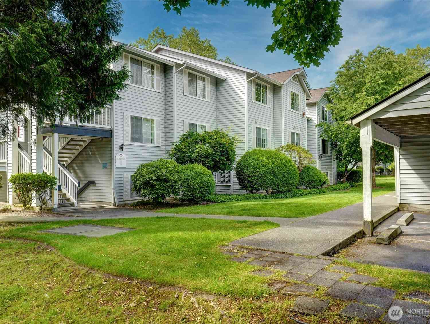 Condo For Sale - 7453 Newcastle Golf Club Road #L304<br/> Newcastle, WA 98059