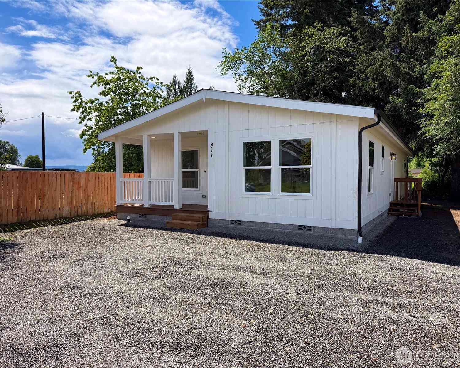 Mobile Home For Sale - 411 N 5th Street<br/> Lewis County, Toledo, WA 98591