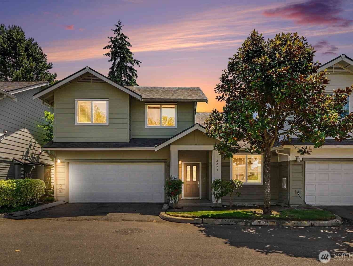 Condo For Sale - 12223 NE 109th Way<br/> Kirkland, WA 98033
