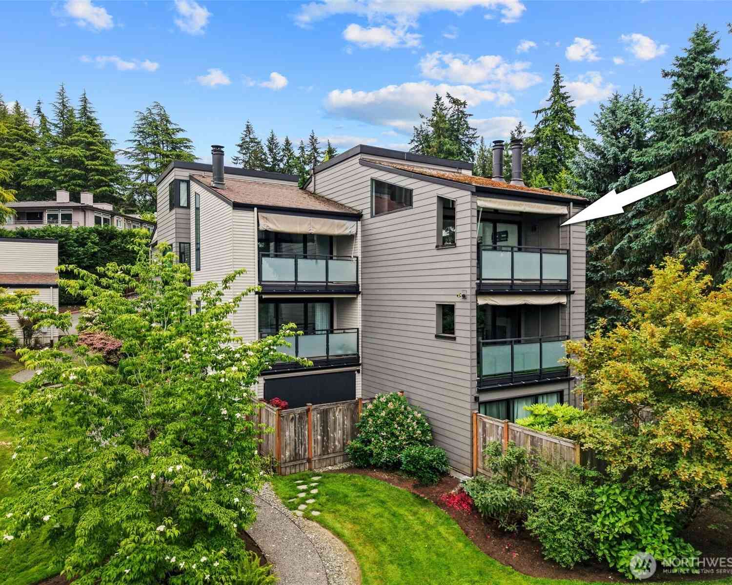 Condo For Sale - 11226 NE 68th Street #E<br/> Kirkland, WA 98033