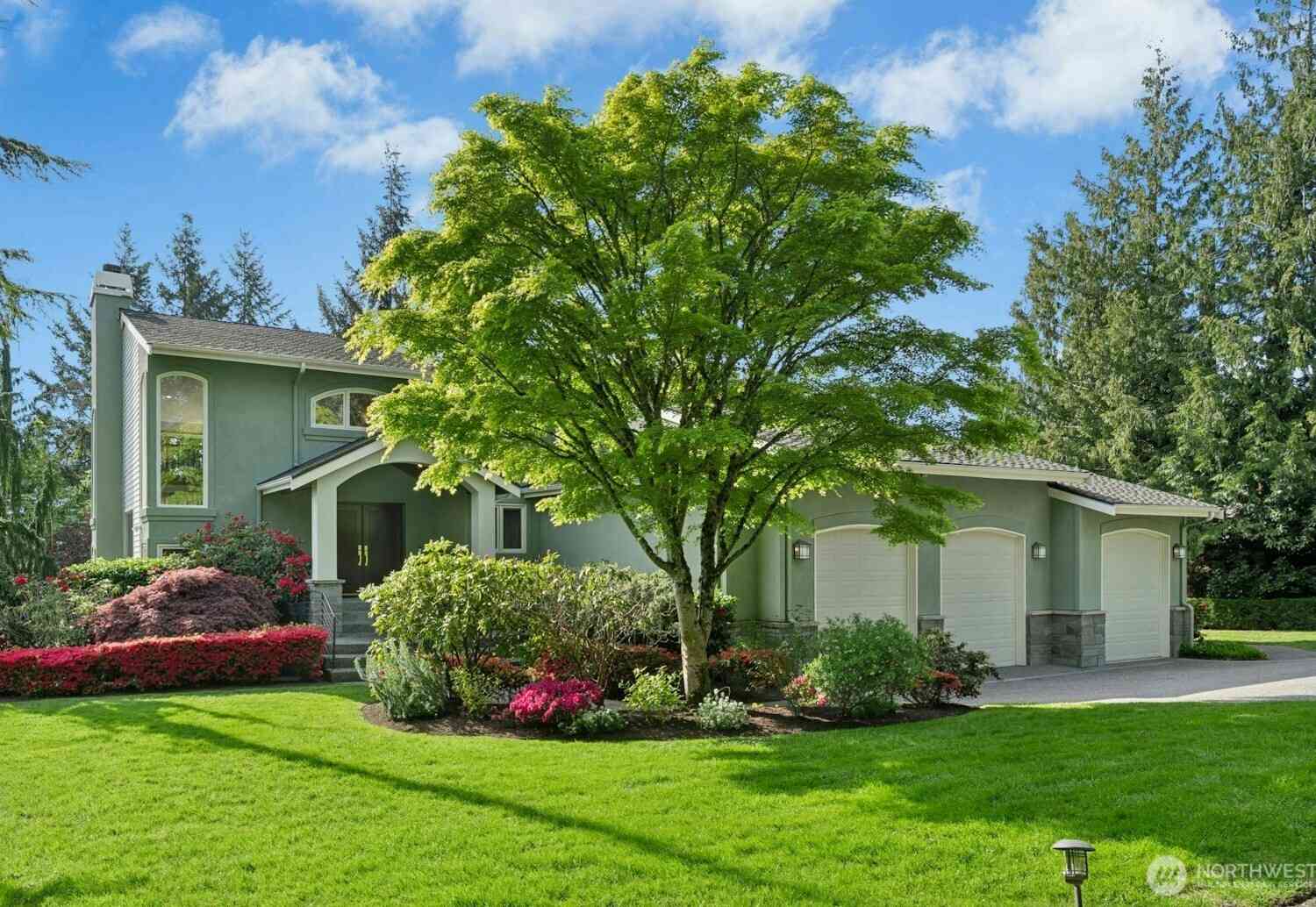 Homes For Sale - 20005 NE 42nd Street<br/> Sammamish, WA 98074