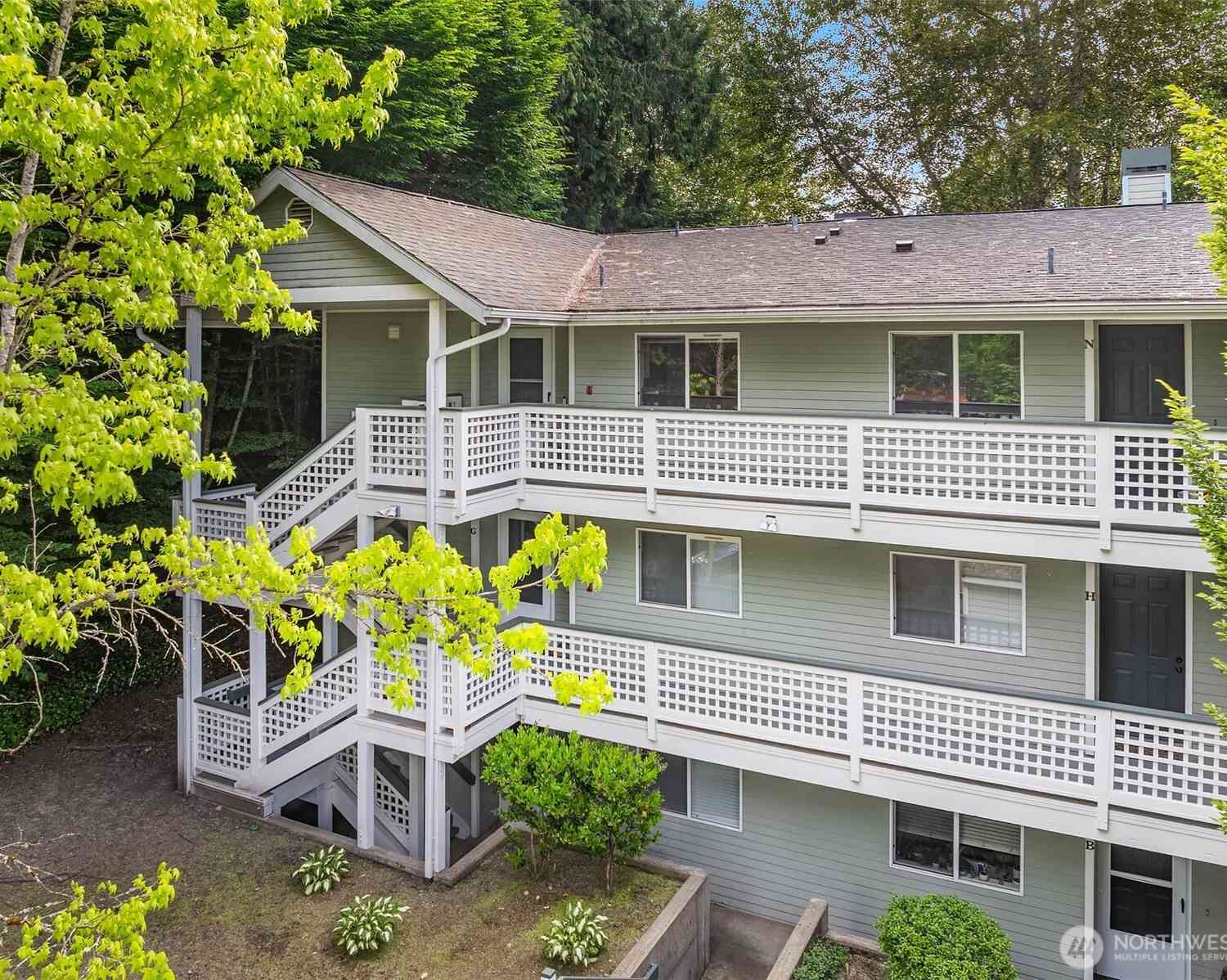 Condo For Sale - 12323 NE 97th Street #M<br/> Kirkland, WA 98033