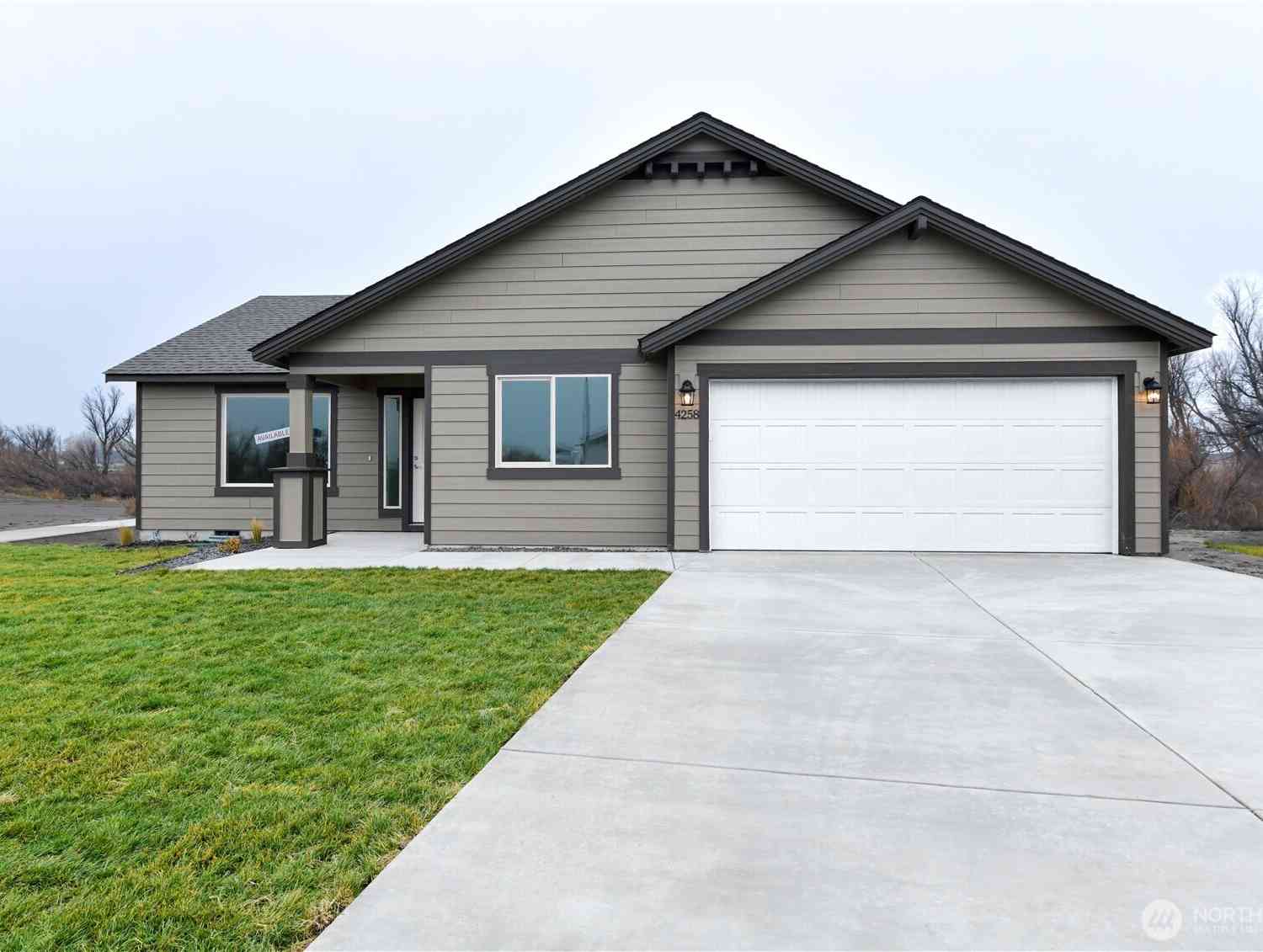 Homes For Sale - 326 N Sandy Loop<br/> Grant County, Moses Lake, WA 98837