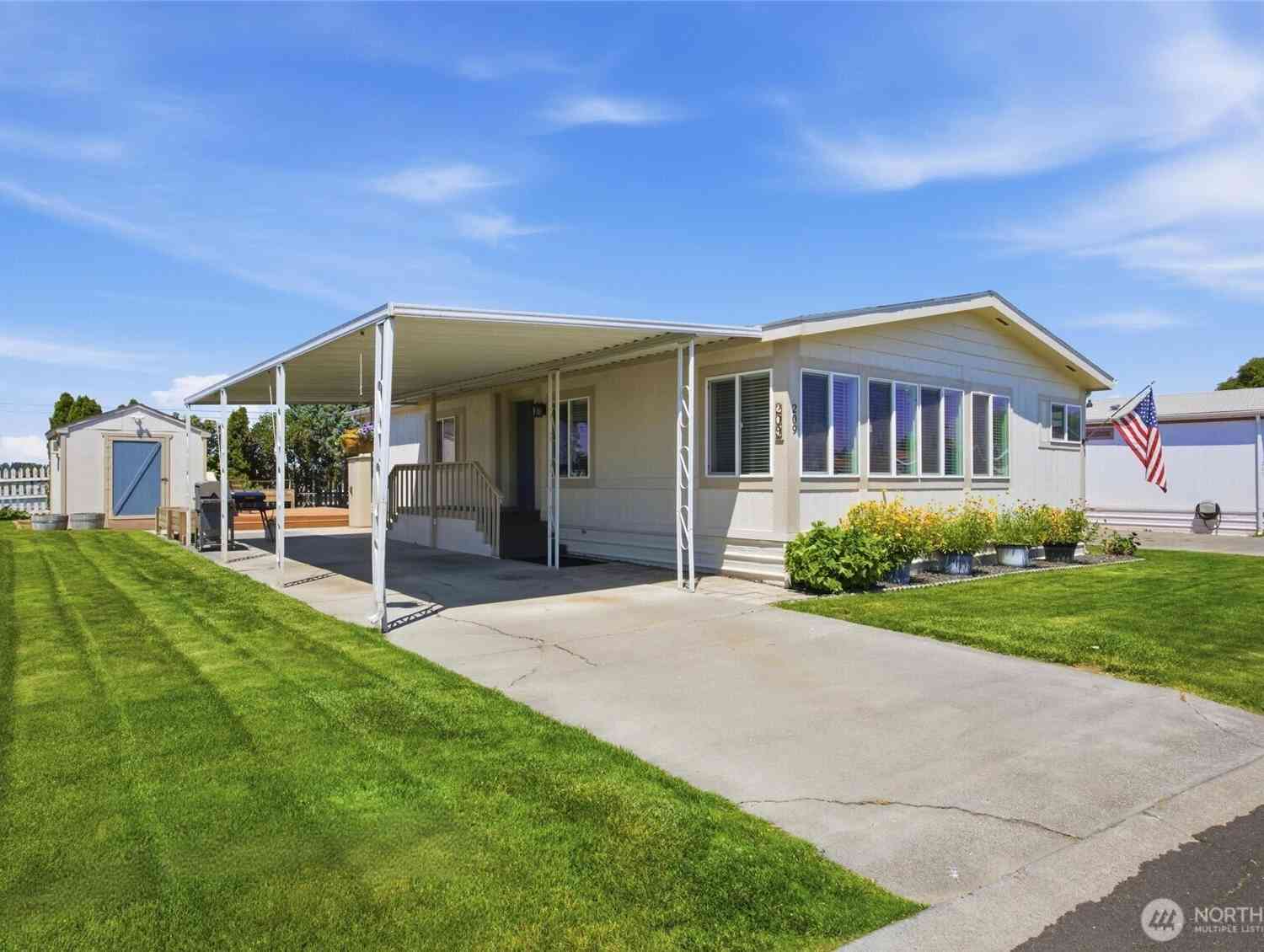 Mobile Home For Sale - 2240 W Broadway Avenue #209<br/> Grant County, Moses Lake, WA 98837