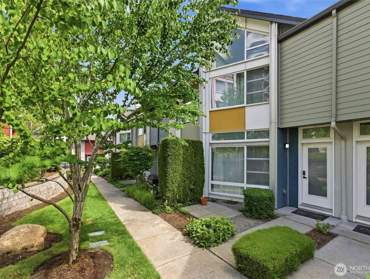 Condo For Sale - 15200 NE 81st Way #106<br/> Redmond, WA 98052