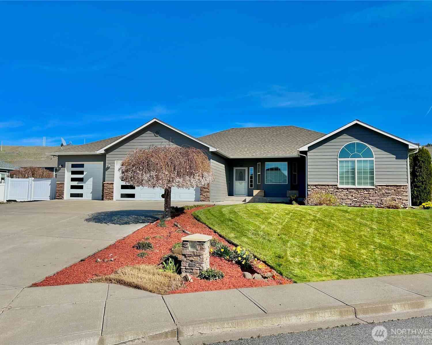 Homes For Sale - 154 Springhill Drive<br/> East Wenatchee, WA 98802