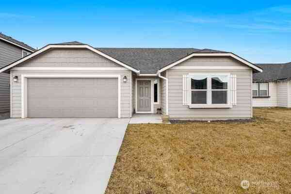 Homes For Sale - 1120 W Aspen Road<br/> Grant County, Moses Lake, WA 98837