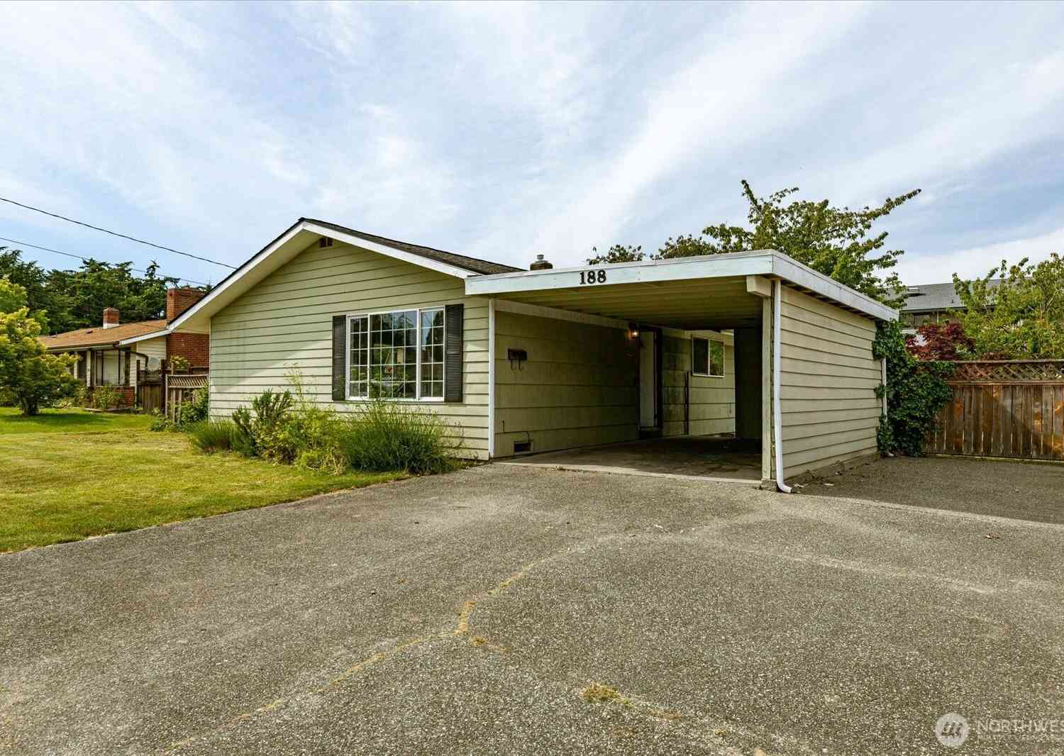 Homes For Sale - 188 SW 8th Avenue<br/> Oak Harbor, WA 98277