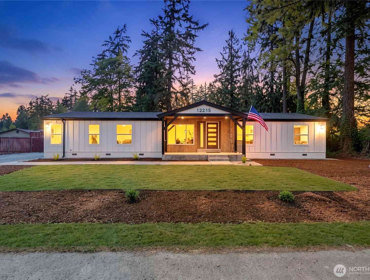 Mobile Home For Sale - 12215 58th Avenue<br/> Puyallup, WA 98373