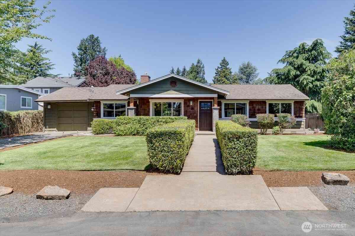 Homes For Sale - 620 10th Avenue<br/> Kirkland, WA 98033