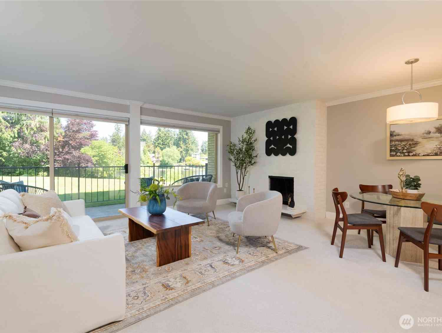 Condo For Sale - 322 N 134th Street #104<br/> Seattle, WA 98133