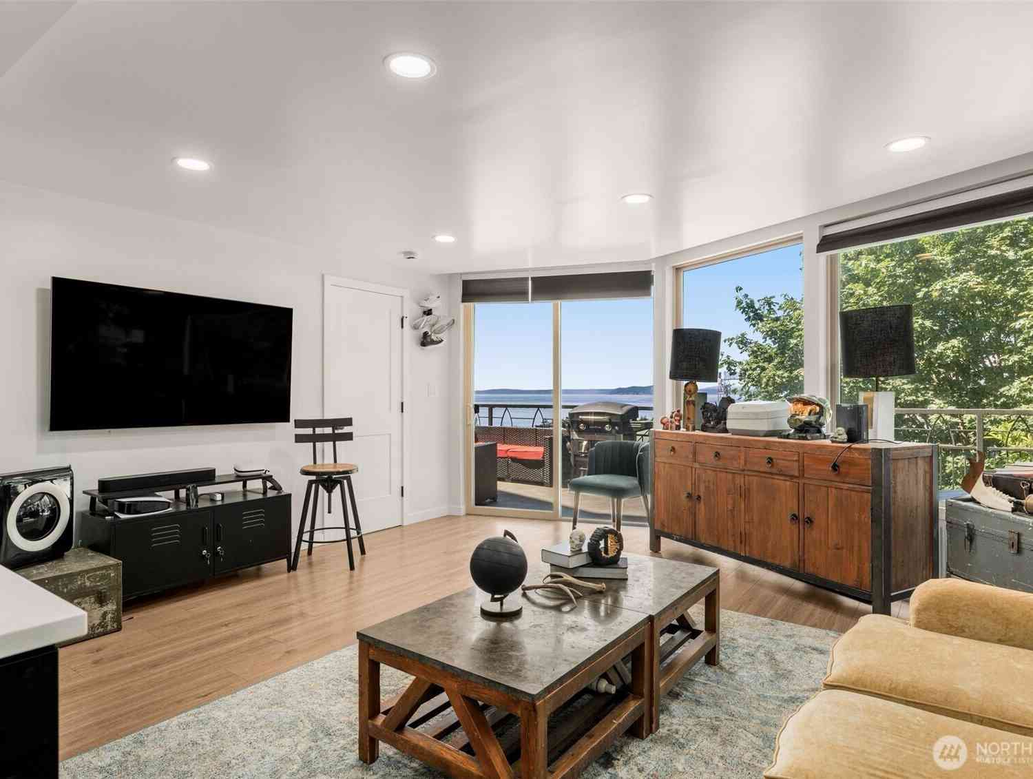 Condo For Sale - 507 W Mercer St #401<br/> Seattle, WA 98119