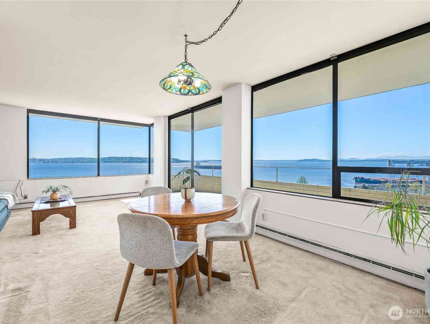 Condo For Sale - 521 5th Avenue #602<br/> Seattle, WA 98119